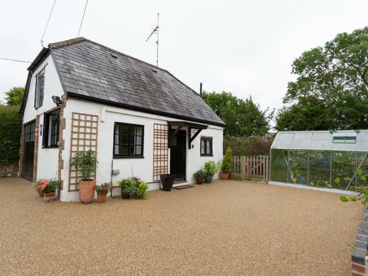 Little England Cottage Milborne Saint Andrew Exterior photo